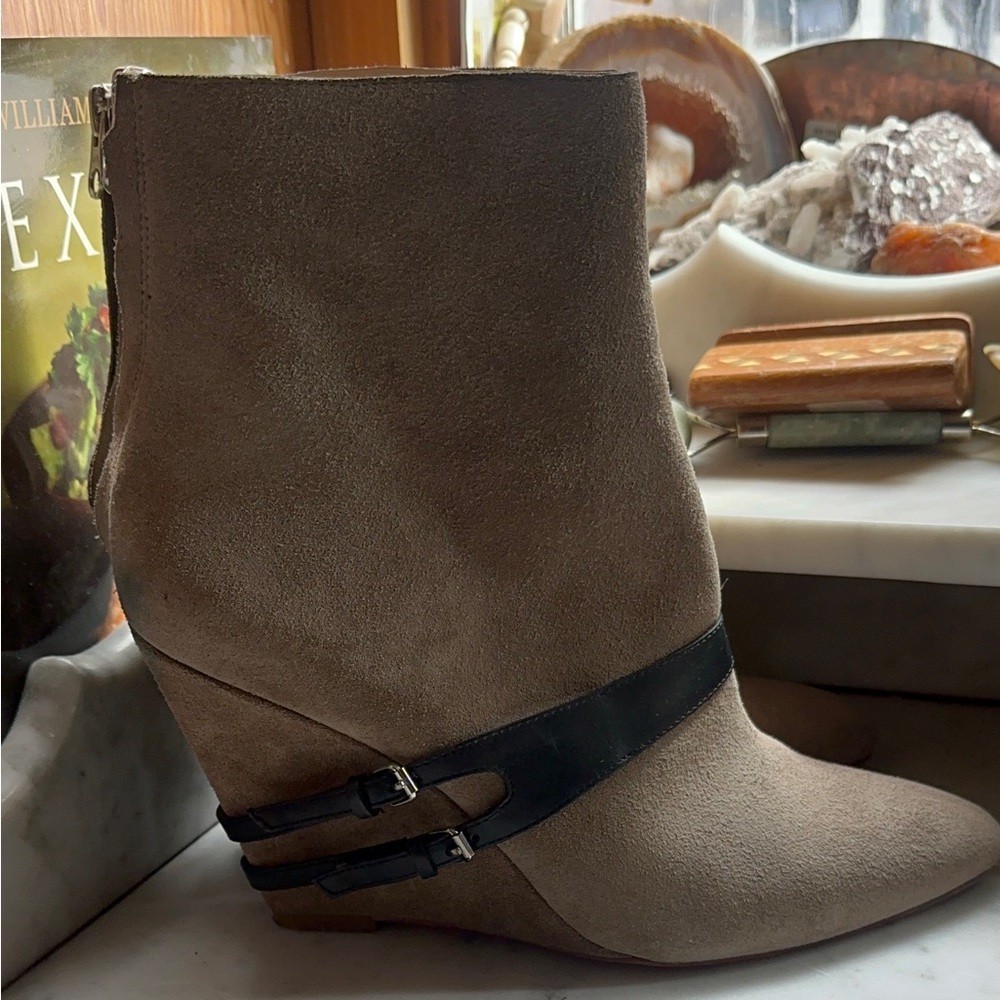 Leather booties by Elizabeth & James , size 9B